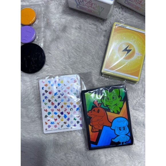 Pokémon Trading Card game and misc Pokemon supplies - Picture 6 of 8